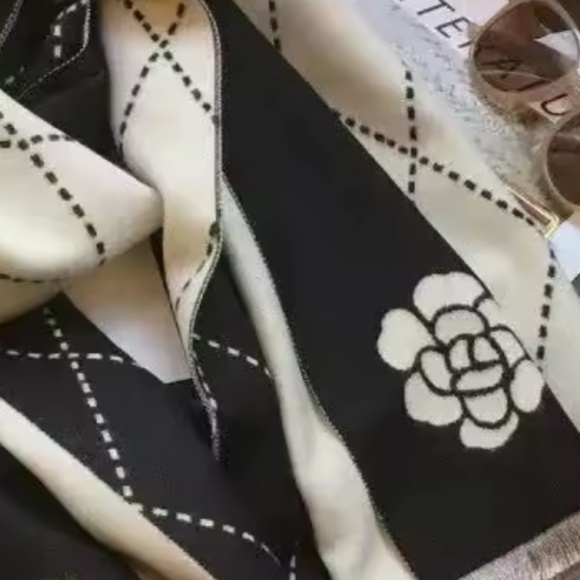 Cashmere scarf - Picture 4 of 4